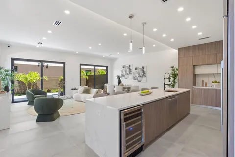 $1,800,000 | 2431 Northeast 18th Street, Fort Lauderdale, FL 33305