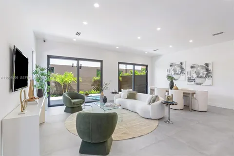 $1,800,000 | 2431 Northeast 18th Street, Fort Lauderdale, FL 33305
