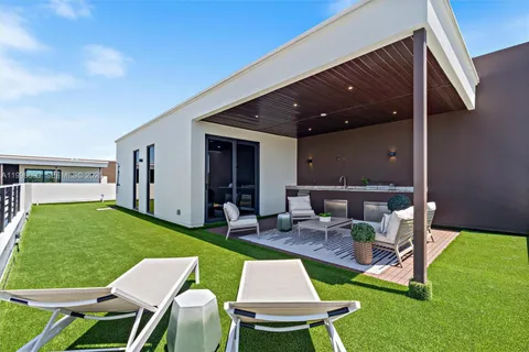 $1,800,000 | 2431 Northeast 18th Street, Fort Lauderdale, FL 33305