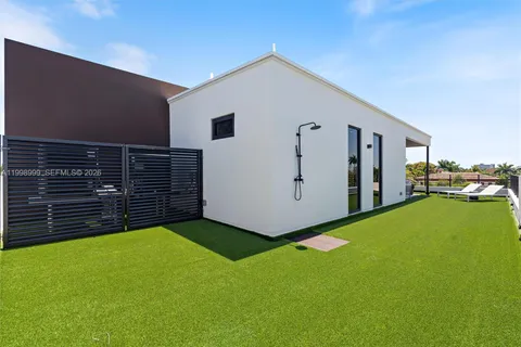 $1,800,000 | 2431 Northeast 18th Street, Fort Lauderdale, FL 33305