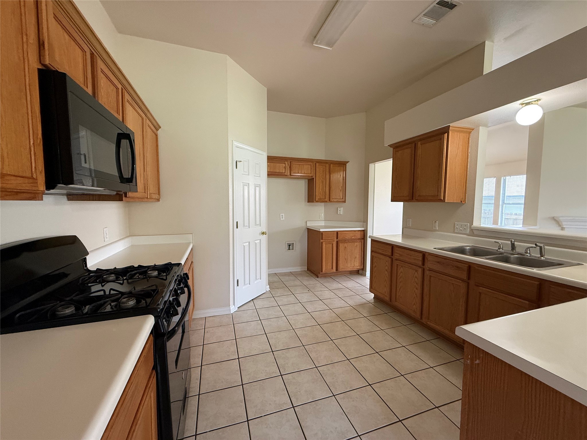122 Little Lake Road Hutto, TX 78634 - Photo 5 of 19
