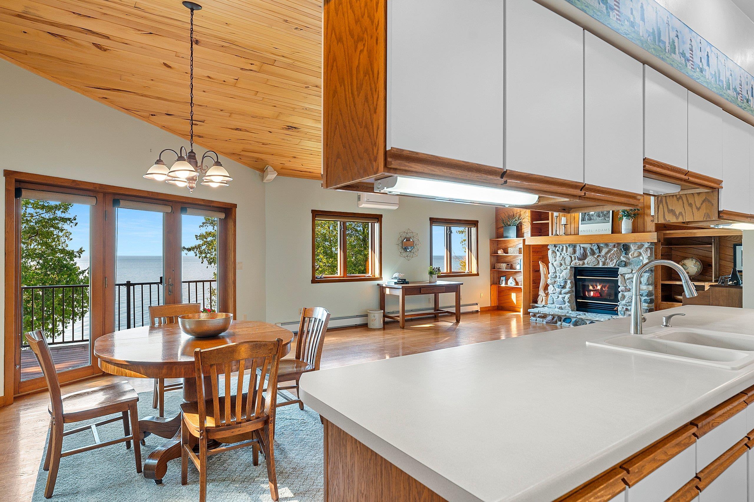 5153 Edgewater Beach Road Green Bay, WI 54311 - Photo 17 of 48