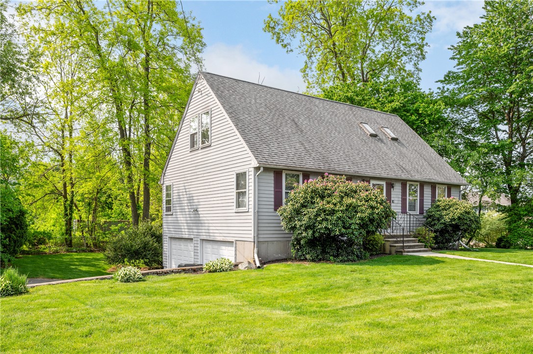 54 Scarborough Road Cumberland, RI 02864 - Photo 2 of 23 Gallery Image 2