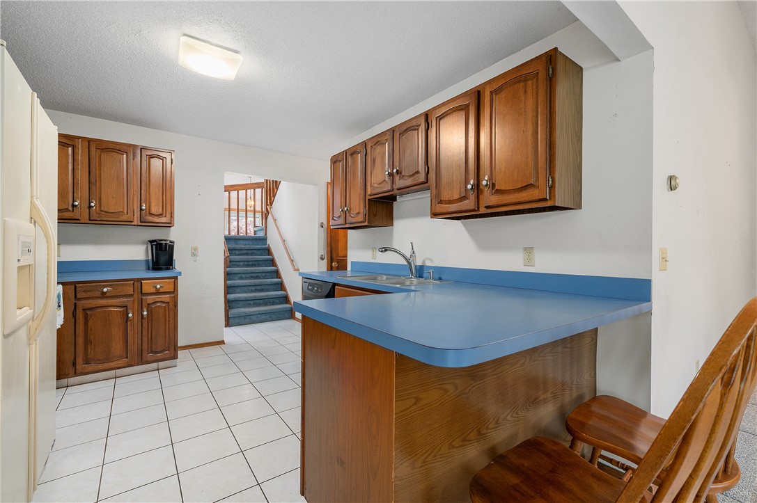 54 Scarborough Road Cumberland, RI 02864 - Photo 8 of 23 Gallery Image 8
