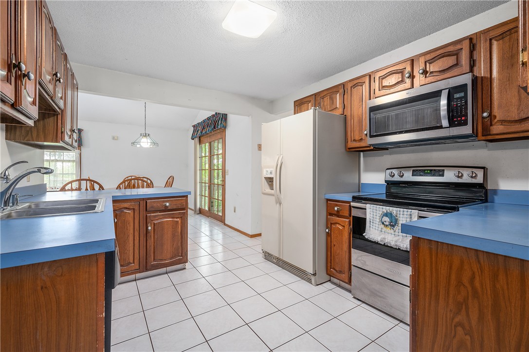 54 Scarborough Road Cumberland, RI 02864 - Photo 9 of 23 Gallery Image 9
