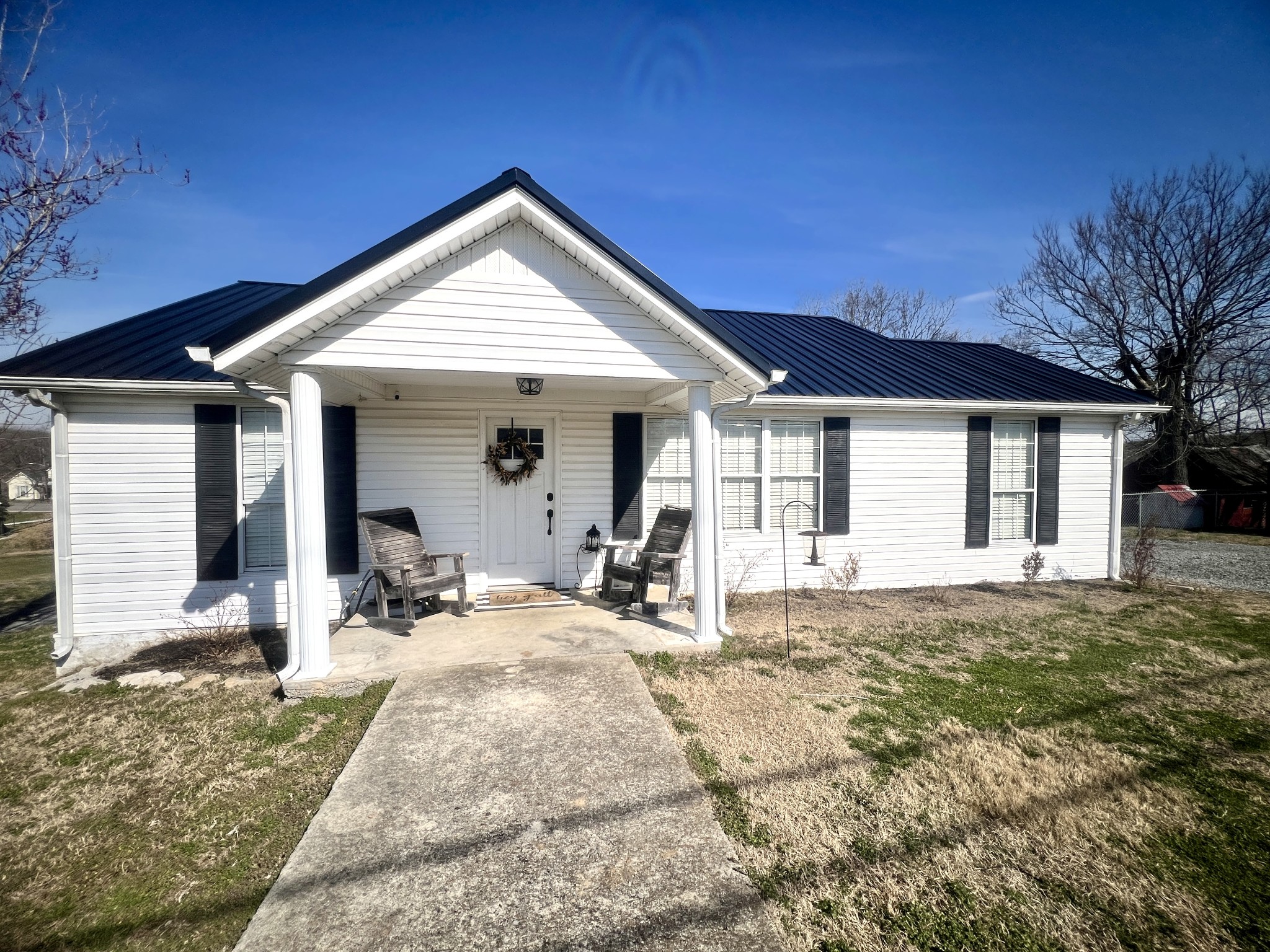 a view of a house with backyard and porch
