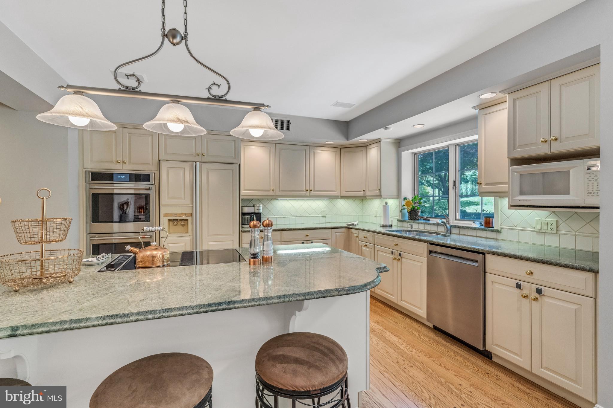 560 Baeder Road Jenkintown, PA 19046 - Photo 10 of 45 ISLAND SEATING