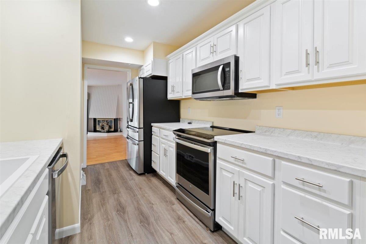3 Country Place Springfield, IL 62703 - Photo 14 of 49