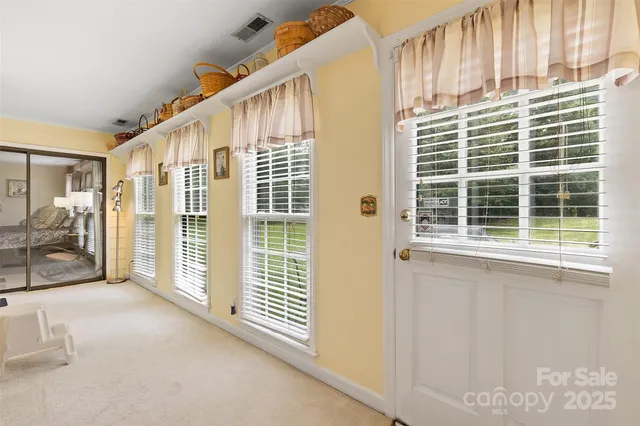 a view of livingroom with furniture