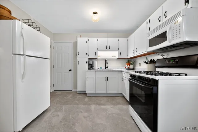 $189,000 | 403 Brody Drive, Utica, NY 13502