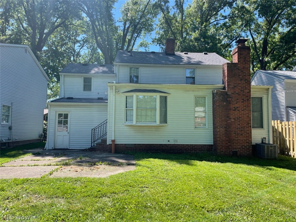1293 Ford Road Cleveland, OH 44124 - Photo 3 of 31