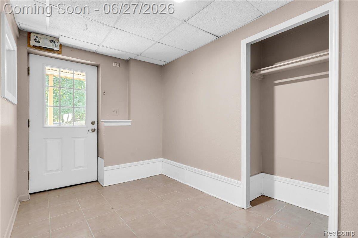 1781 Westridge Drive Rochester, MI 48306 - Photo 48 of 56 Walk-out Basement Mud Room