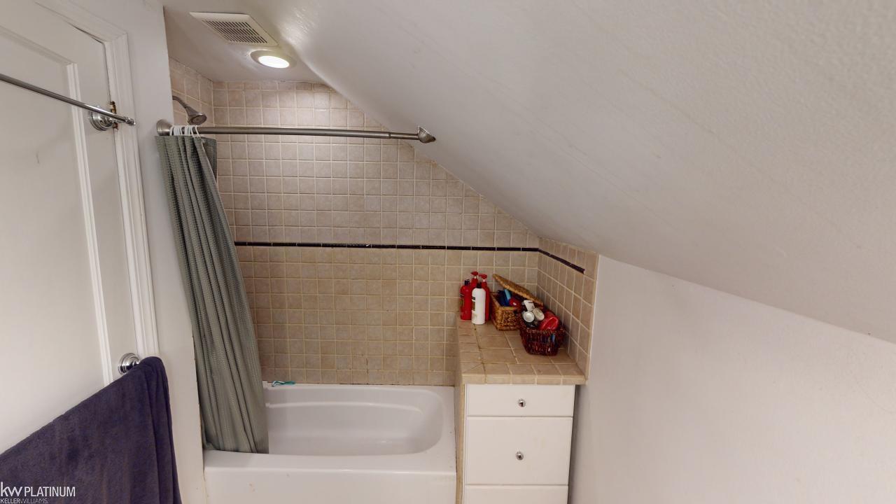 1120 Vernier Road Grosse Pointe Woods, MI 48236 - Photo 24 of 32