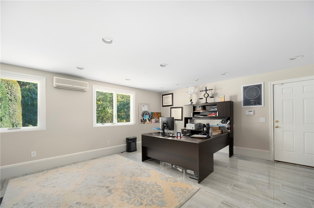 55 Wilbur Road Lincoln, RI 02865 - Photo 13 of 49