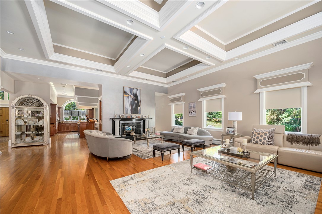 55 Wilbur Road Lincoln, RI 02865 - Photo 4 of 49