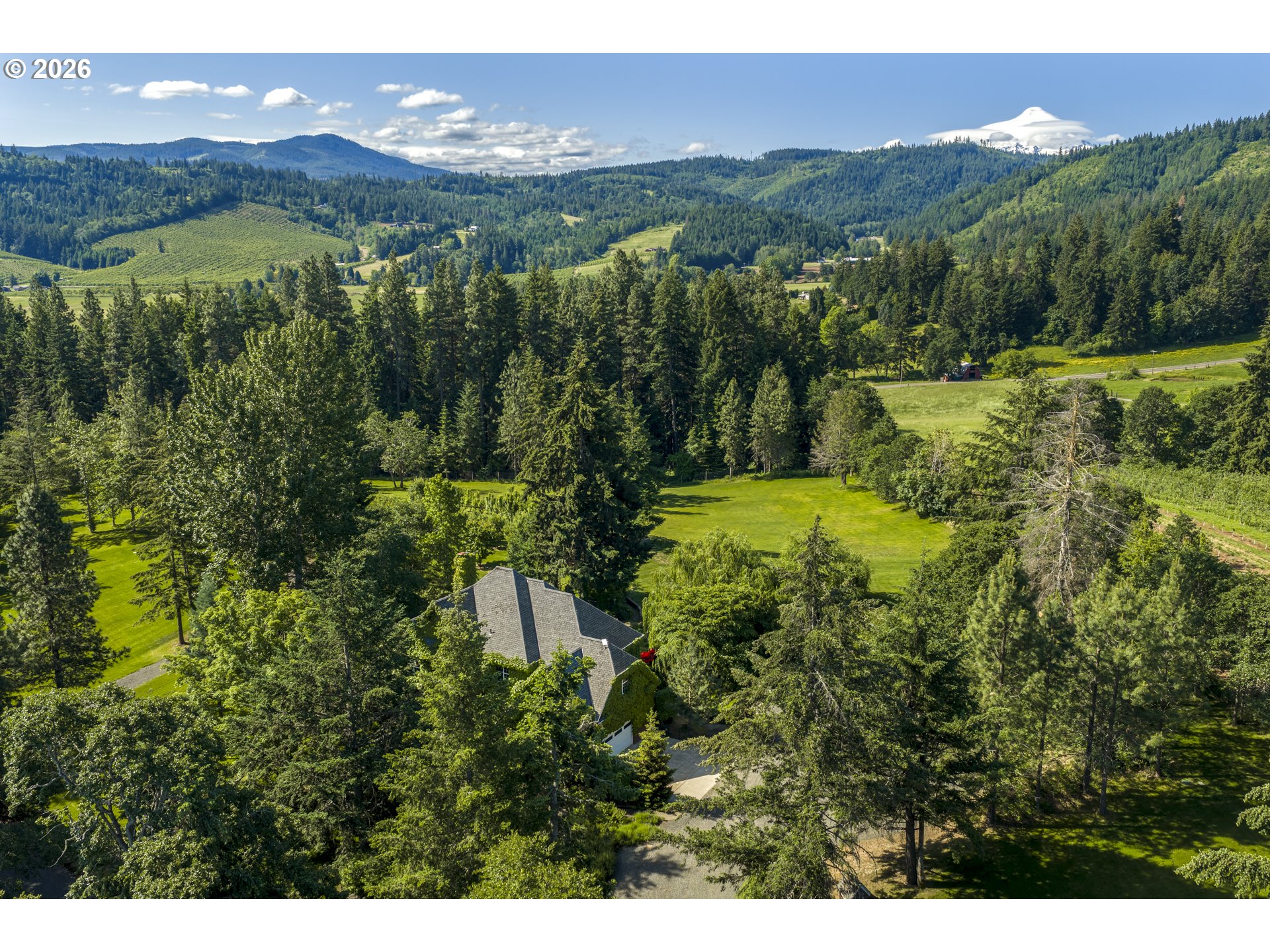 4050 Sylvester Drive Hood River, OR 97031 - Photo 3 of 48