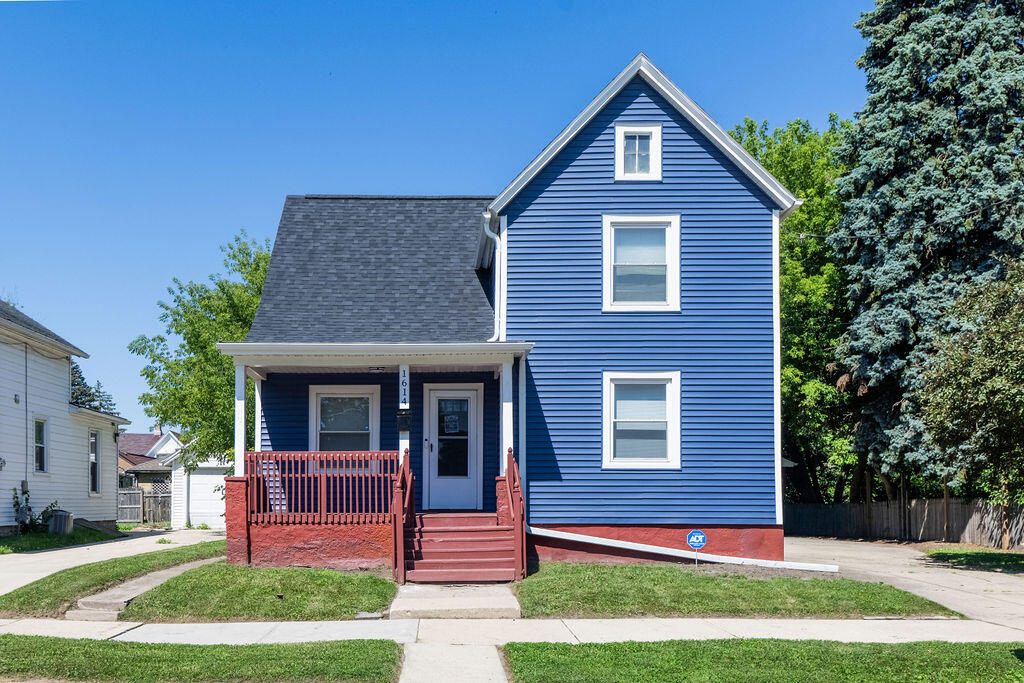 1614 St Clair Street Racine, WI 53402 - Photo 1 of 19 Front View