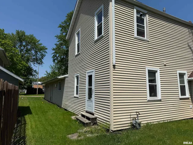 $130,000 | 105-109 Northeast 5th Avenue, Aledo, IL 61231