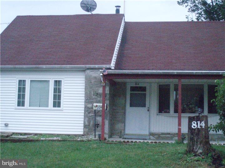 814 Tomlinson Road Philadelphia, PA 19116 - Photo 1 of 12 Exterior Front