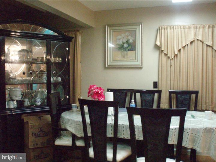 814 Tomlinson Road Philadelphia, PA 19116 - Photo 4 of 12 Dining Room