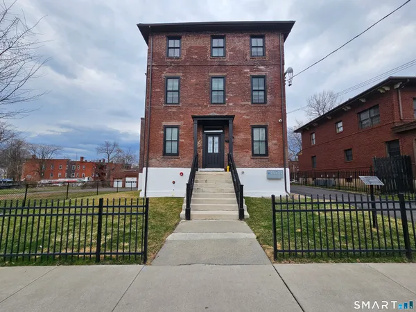 $1,854 | 94-96 Edwards Street, Unit 2A, Hartford, CT 06120