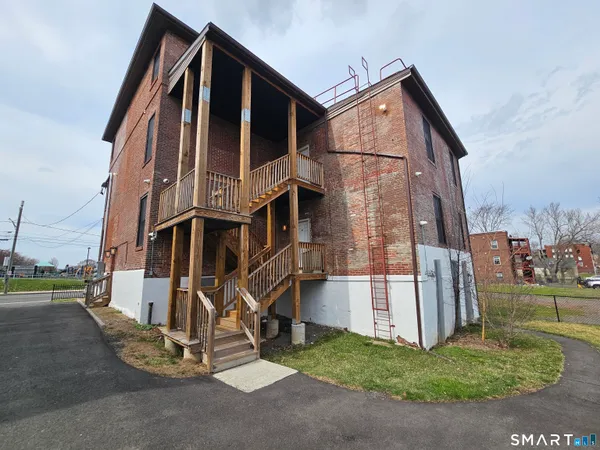 $1,854 | 94-96 Edwards Street, Unit 2A, Hartford, CT 06120