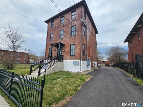 $1,854 | 94-96 Edwards Street, Unit 2A, Hartford, CT 06120