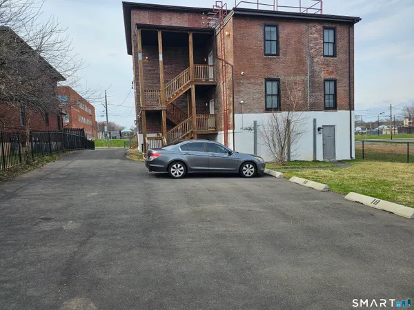 $1,854 | 94-96 Edwards Street, Unit 2A, Hartford, CT 06120