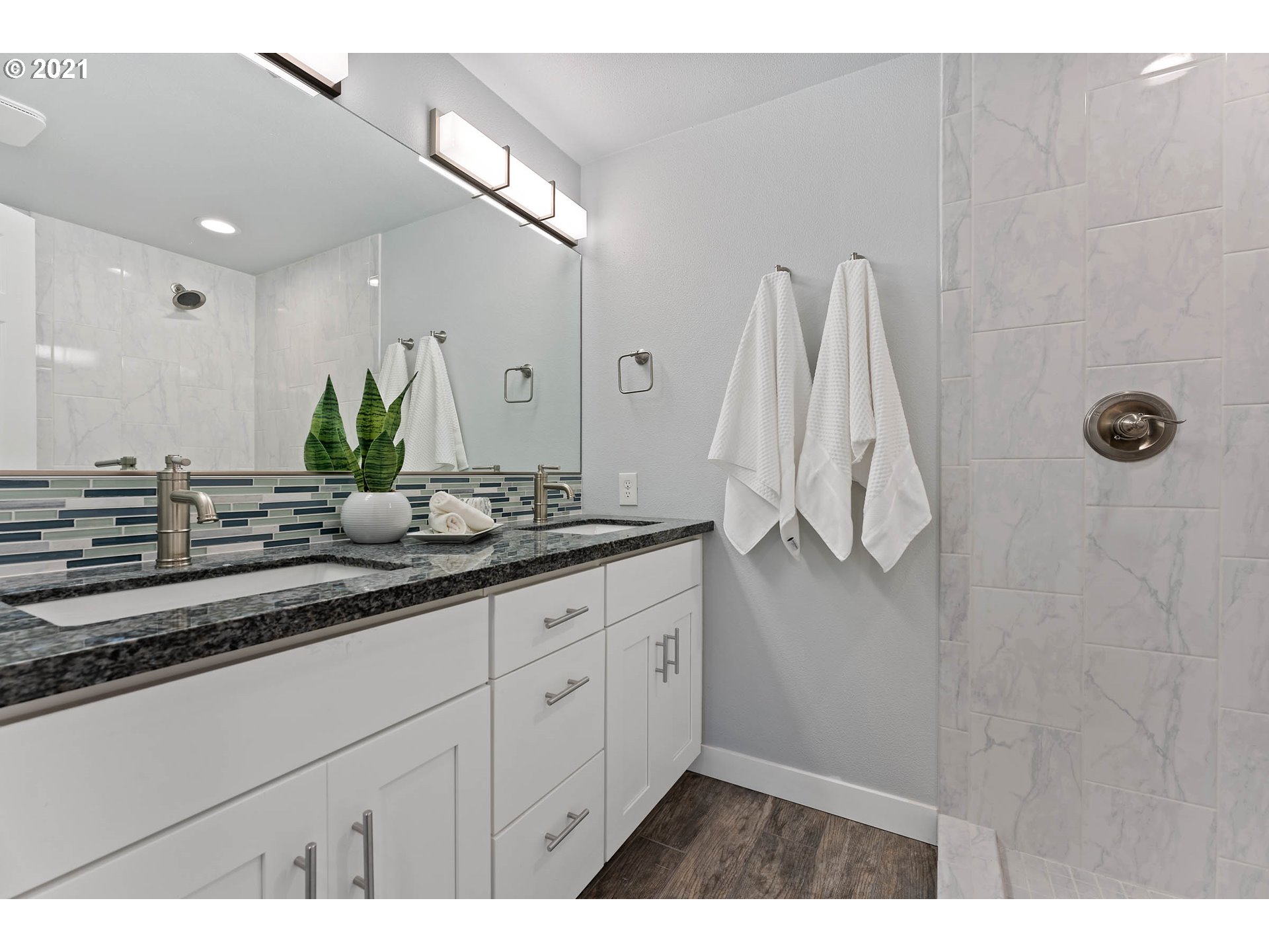 7102 Southwest Capitol Hill Road Portland, OR 97219 - Photo 11 of 21 Gallery Image 11