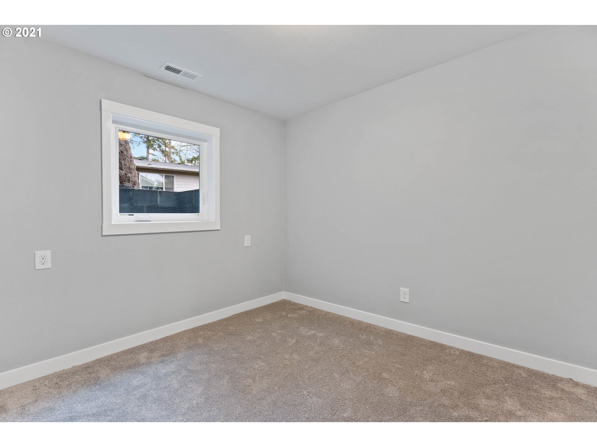 7102 Southwest Capitol Hill Road Portland, OR 97219 - Photo 14 of 21 Gallery Image 14