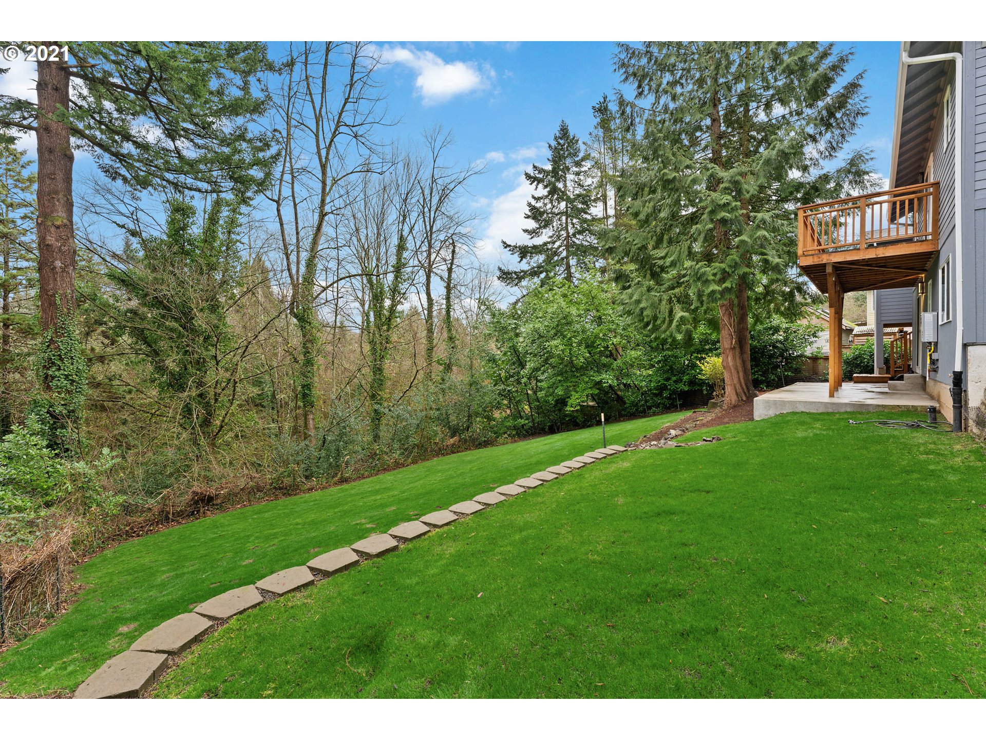 7102 Southwest Capitol Hill Road Portland, OR 97219 - Photo 18 of 21 Gallery Image 18