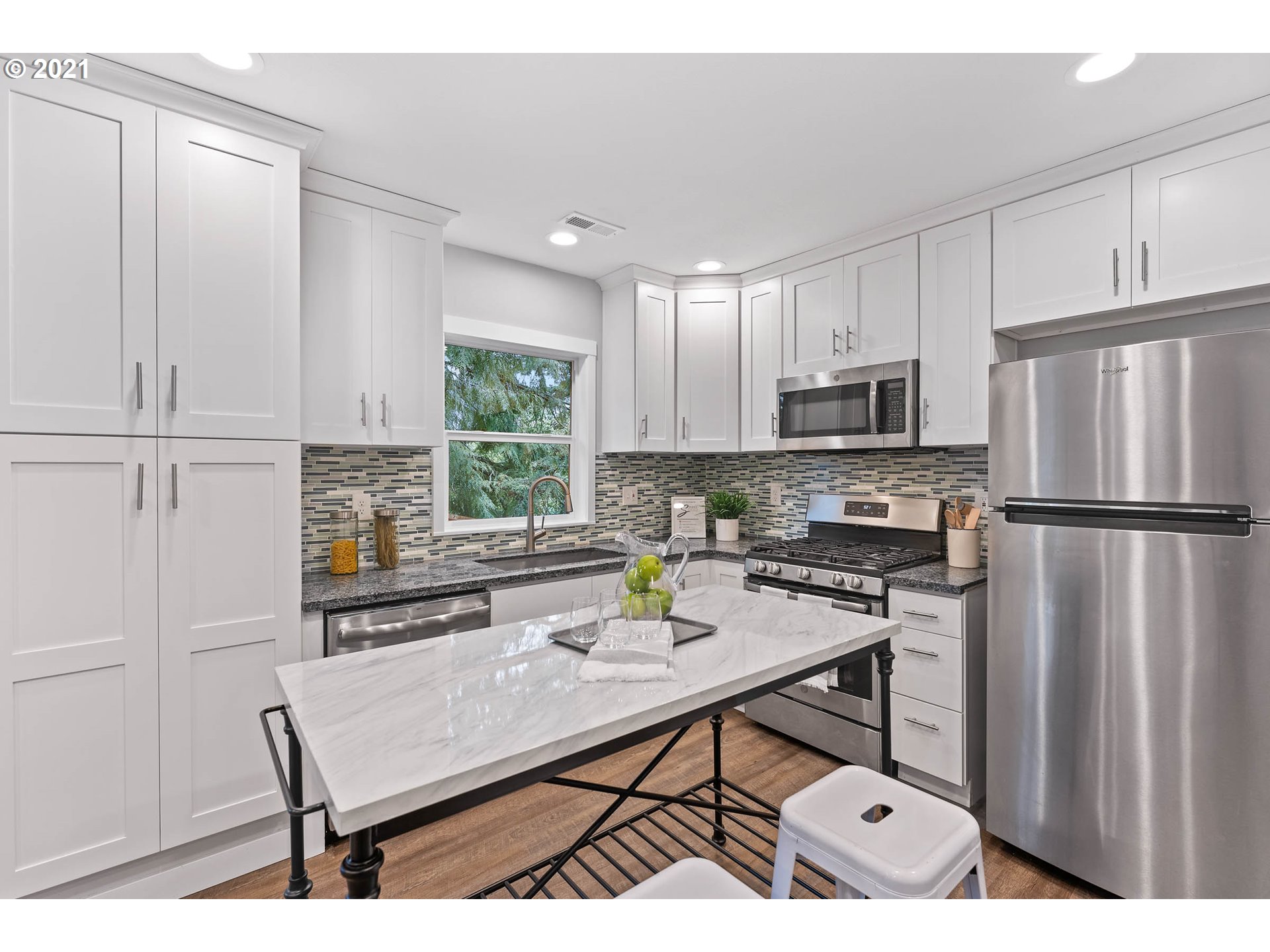7102 Southwest Capitol Hill Road Portland, OR 97219 - Photo 4 of 21 Gallery Image 4