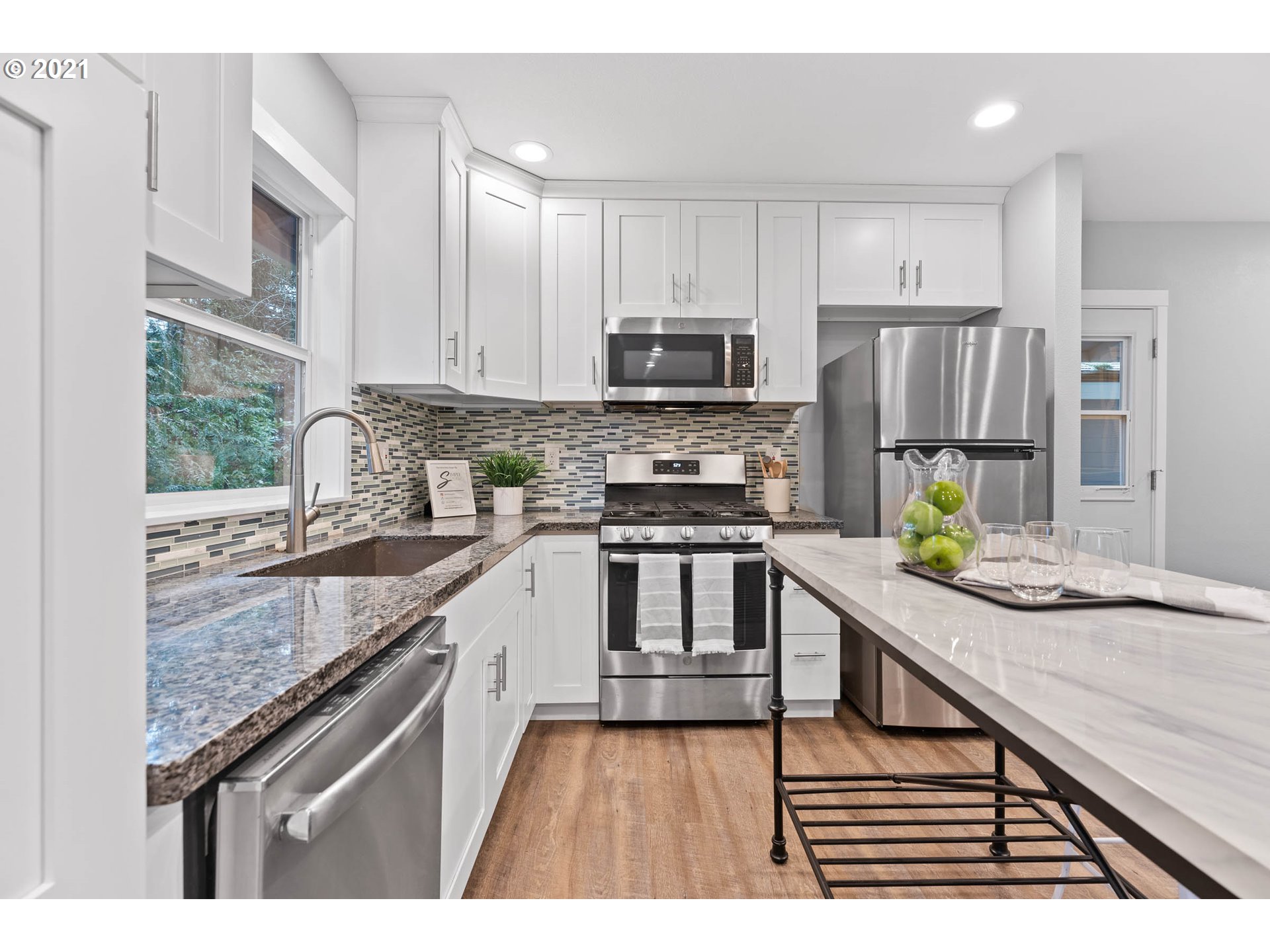 7102 Southwest Capitol Hill Road Portland, OR 97219 - Photo 5 of 21 Gallery Image 5