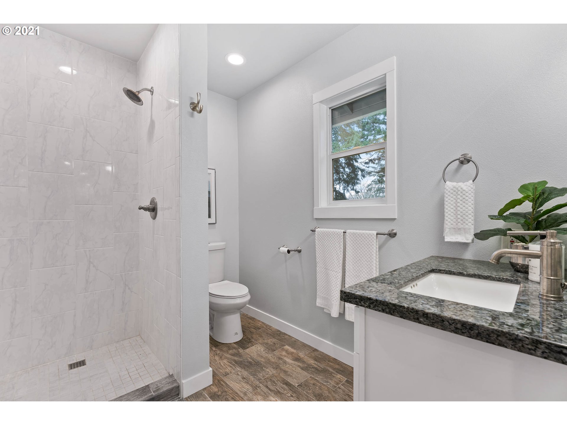 7102 Southwest Capitol Hill Road Portland, OR 97219 - Photo 8 of 21 Gallery Image 8