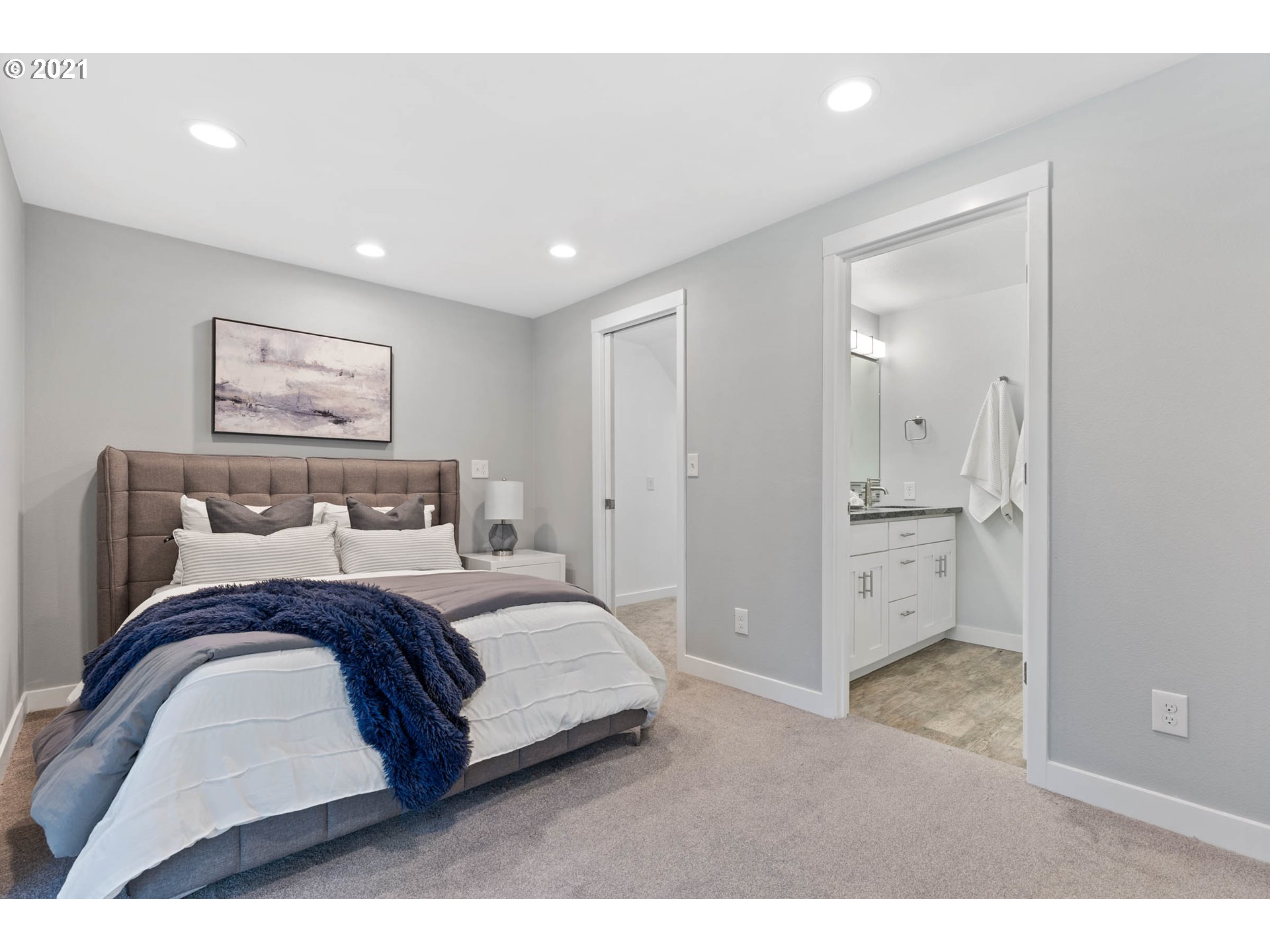 7102 Southwest Capitol Hill Road Portland, OR 97219 - Photo 9 of 21 Gallery Image 9