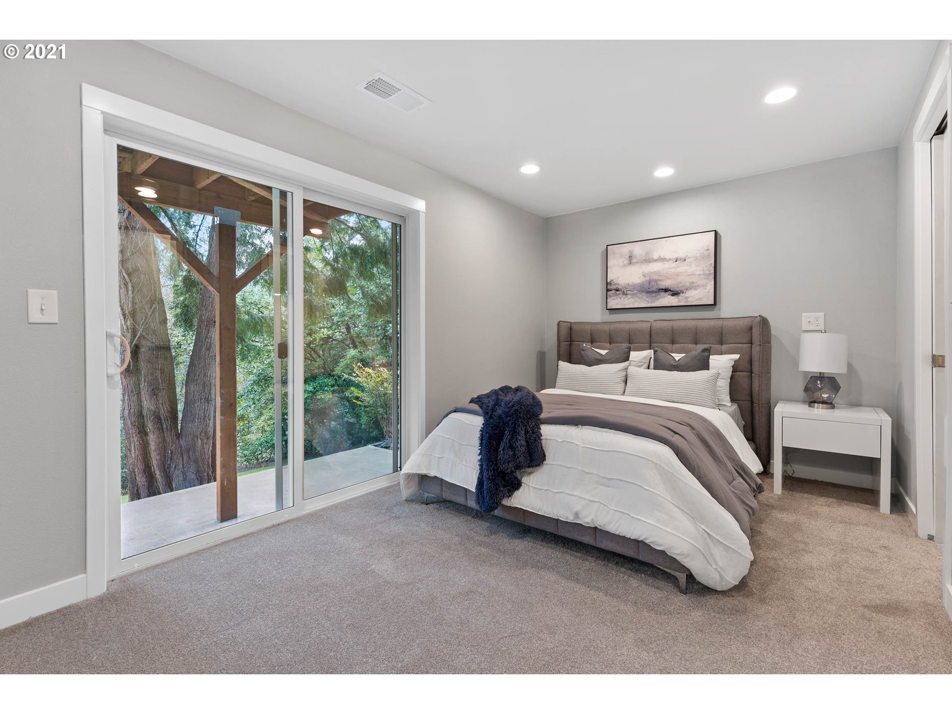 7102 Southwest Capitol Hill Road Portland, OR 97219 - Photo 10 of 21 Gallery Image 10