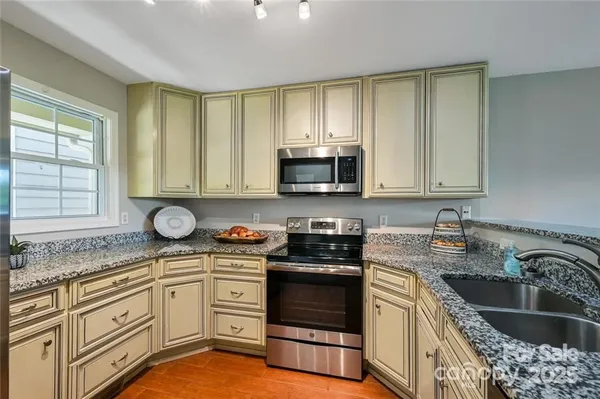 $380,000 | 29 Rotunda Circle, Asheville, NC 28806