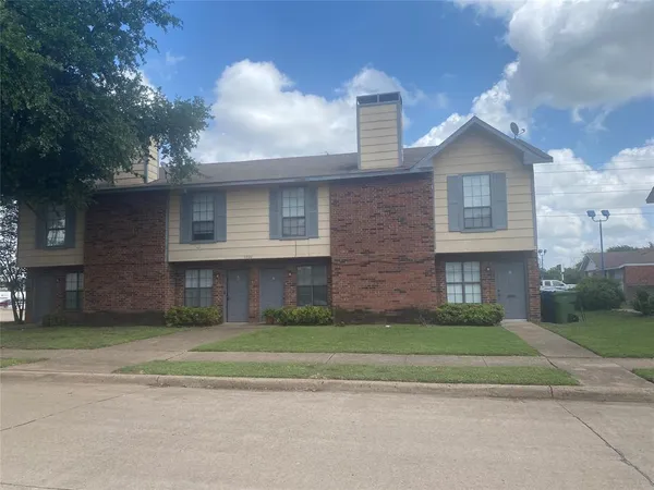 $1,200 | 2826 Wimbledon Court, Unit D, Garland, TX 75041