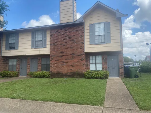 $1,200 | 2826 Wimbledon Court, Unit D, Garland, TX 75041