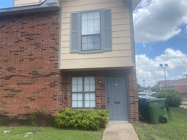 $1,200 | 2826 Wimbledon Court, Unit D, Garland, TX 75041