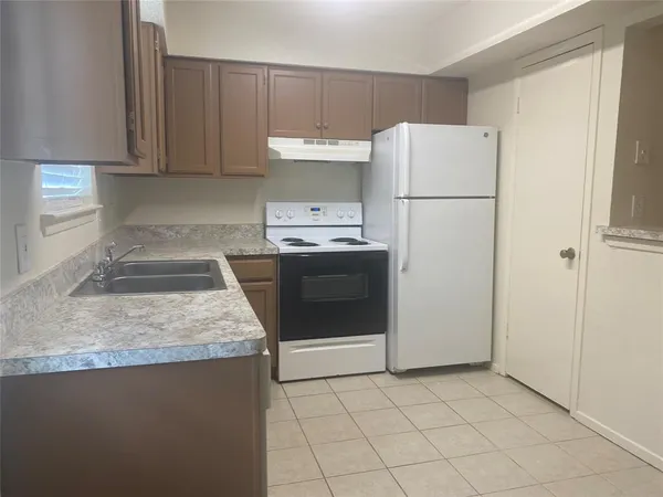 $1,200 | 2826 Wimbledon Court, Unit D, Garland, TX 75041