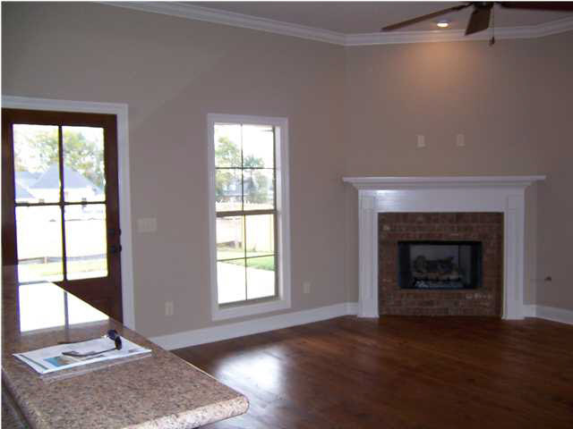 129 Hanover Street Madison, MS 39110 - Photo 4 of 11 Corner fireplace