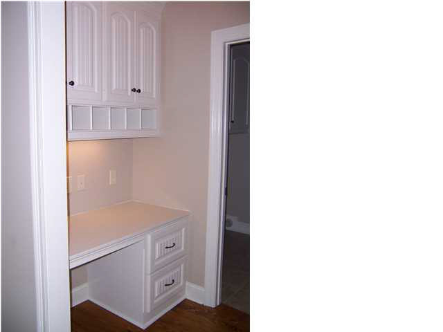 129 Hanover Street Madison, MS 39110 - Photo 6 of 11 Built-in desk area