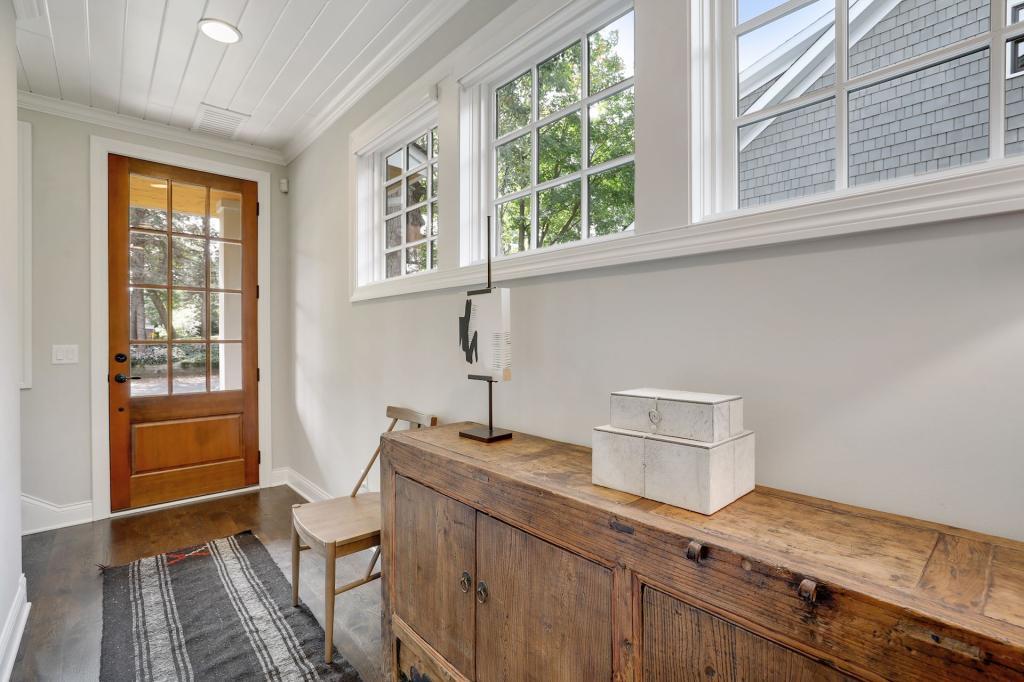 20400 Western Road Deephaven, MN 55331 - Photo 3 of 40