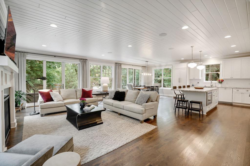 20400 Western Road Deephaven, MN 55331 - Photo 4 of 40