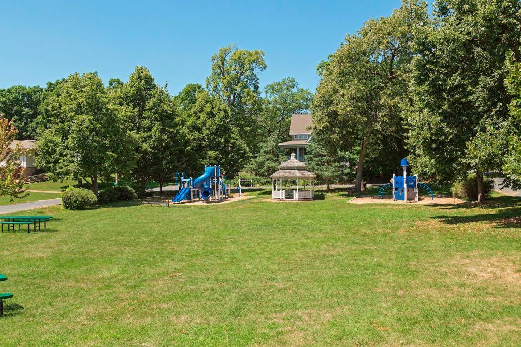 20400 Western Road Deephaven, MN 55331 - Photo 37 of 40