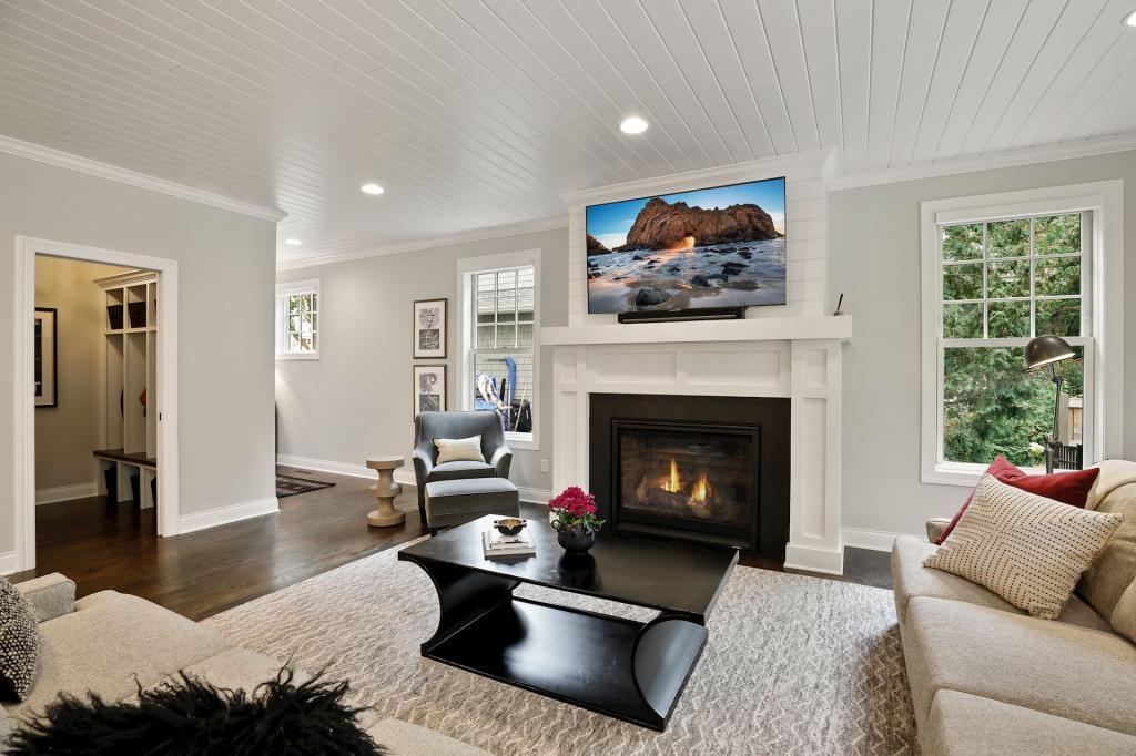 20400 Western Road Deephaven, MN 55331 - Photo 6 of 40