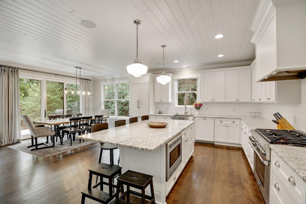 20400 Western Road Deephaven, MN 55331 - Photo 10 of 40