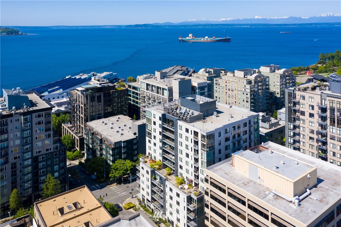 76 Cedar Street, Unit 910 Seattle, WA 98121 - Photo 6 of 30 a picture of city view