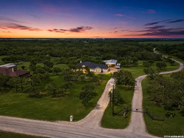 $699,900 | 209 Gentle Breeze, Floresville, TX 78114